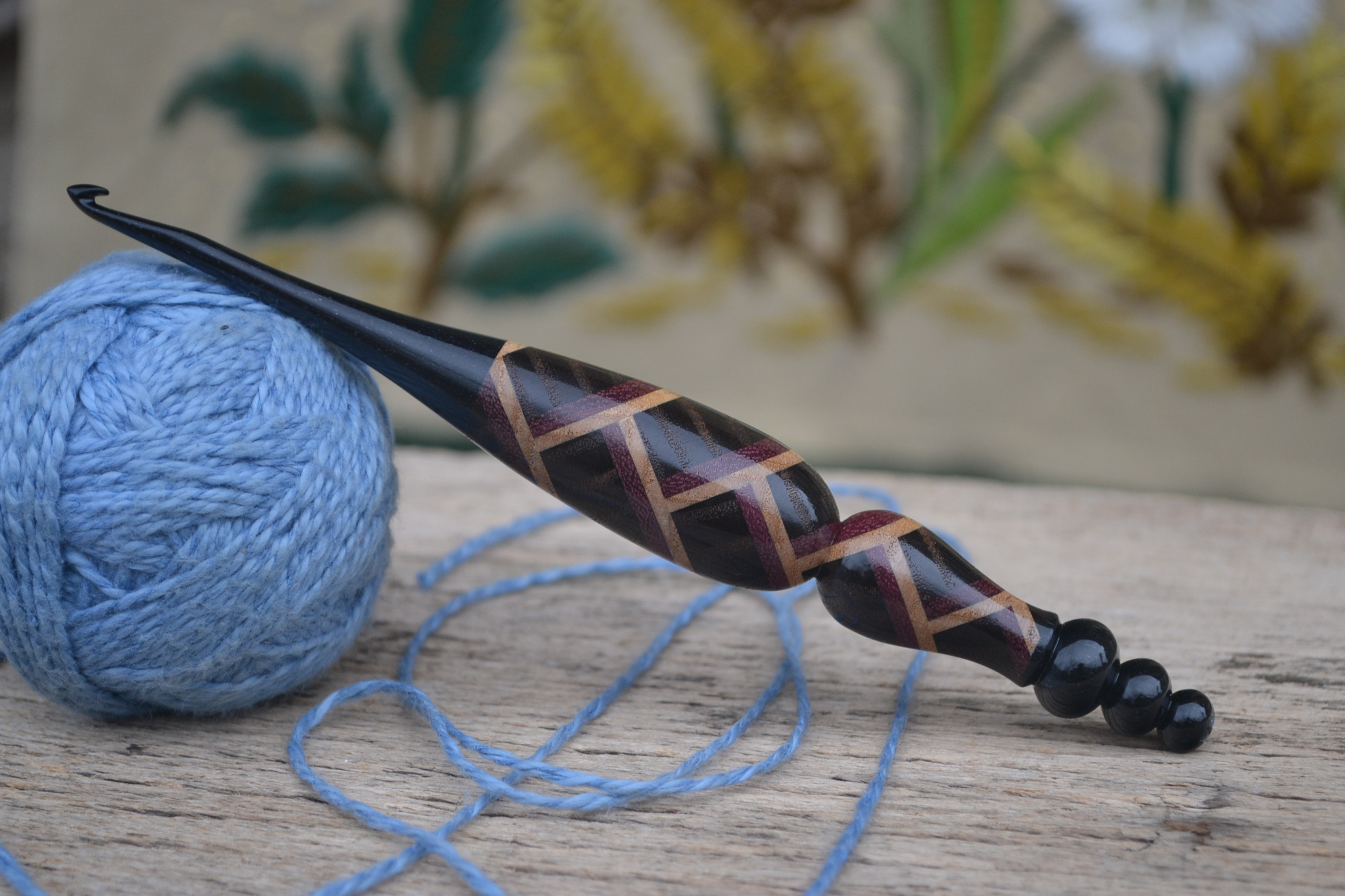 Handmade ergonomic crochet hook, 4.5mm (Size 7), with black hornbeam, morta mulberry, ash, and amaranth wood. Reinforced handle with a metal rod.
