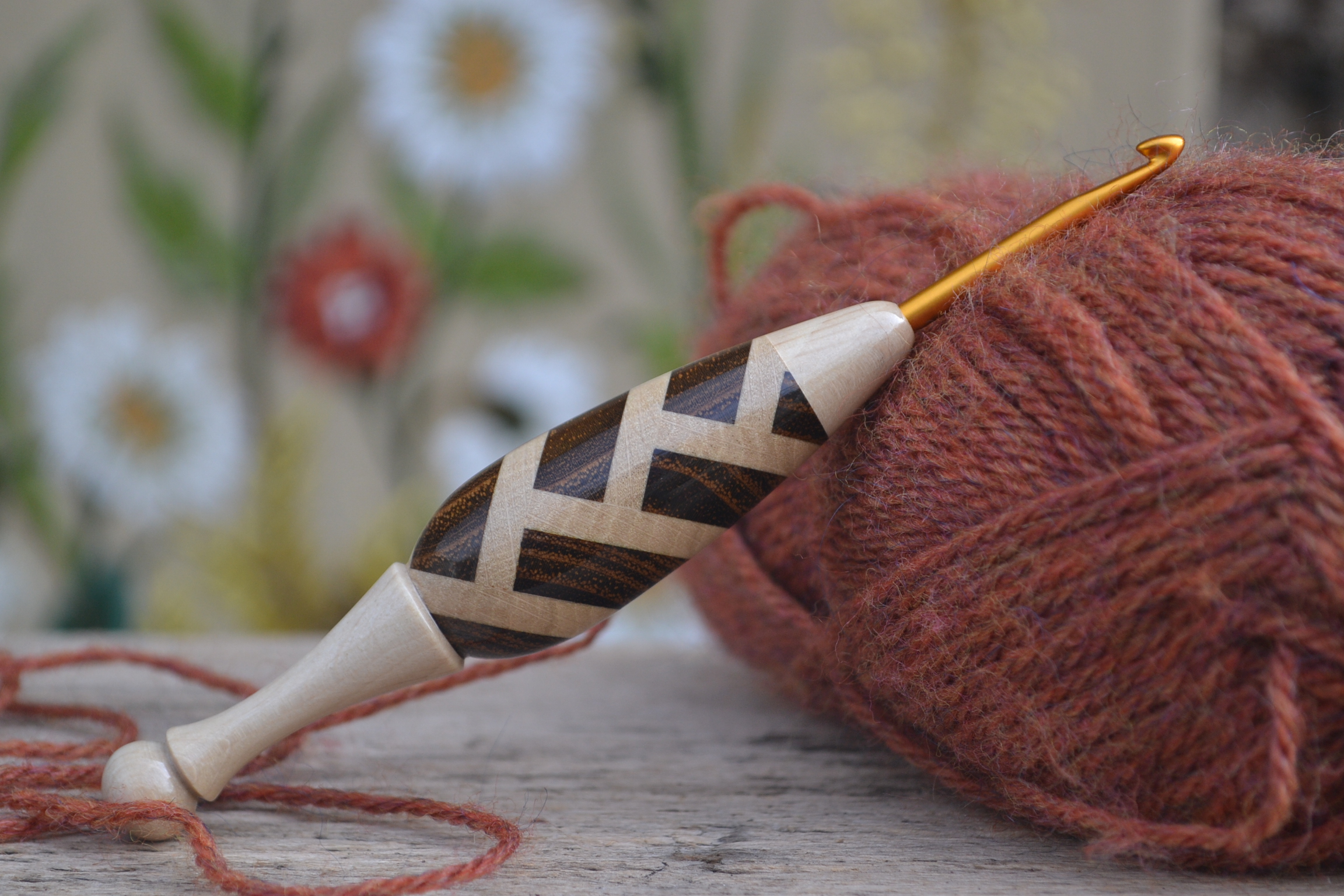 Handmade ergonomic crochet hook, size G/4mm, wood handle of Robinia and Hornbeam, Clover Soft Touch tip.