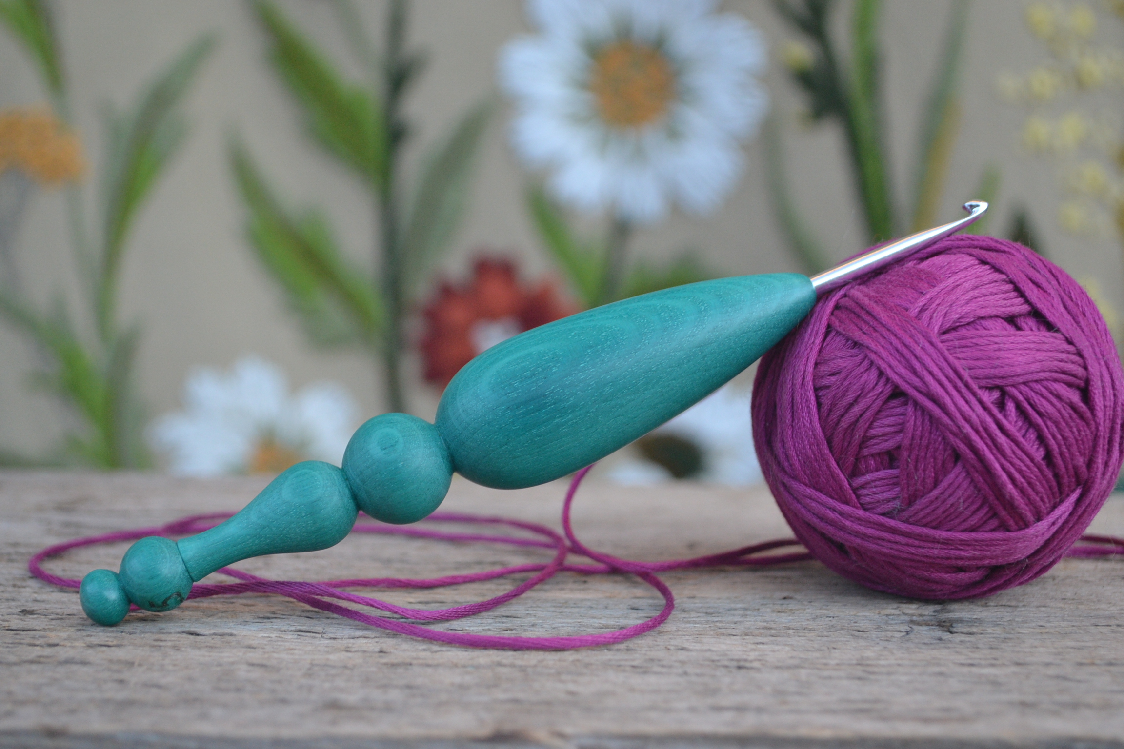 Handmade ergonomic crochet hook 3.25mm – dyed hornbeam wood with KnitPro tip